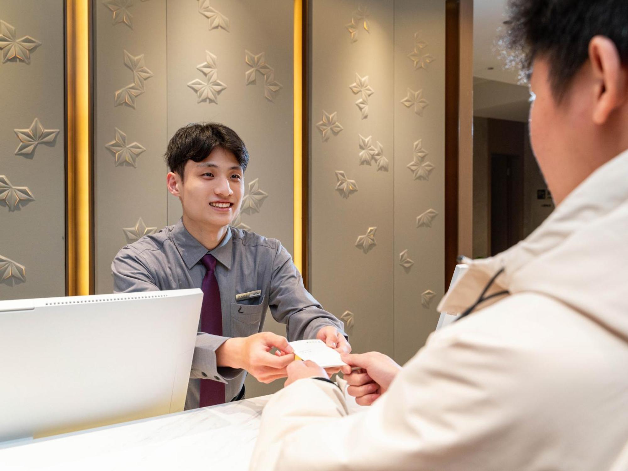 Lavande Hotel Guangzhou Tianhe Zhengjia Plaza Buitenkant foto